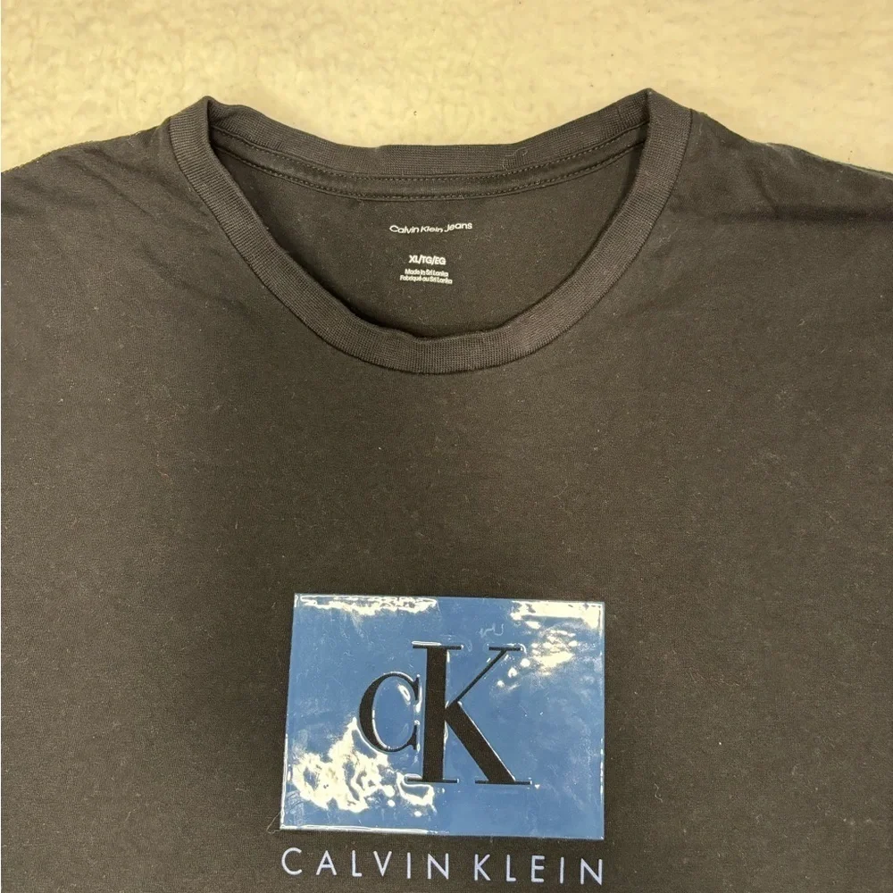Calvin Klein Men Black Front Logo Graphic Short Sleeve T-shirt